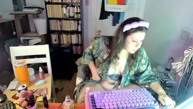 Snapshot of Rosiee69_ chatting on 11-02-25, 04:42 Rosiee69 online show from 11-02-25, 04:42