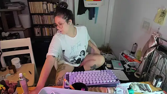 Snapshot of Rosiee69_ chatting on 11-16-25, 01:28 Rosiee69 online show from 11-16-25, 01:28