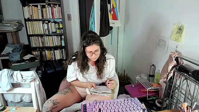 Snapshot of Rosiee69_ chatting on 11-26-25, 09:16 Rosiee69 online show from 11-26-25, 09:16