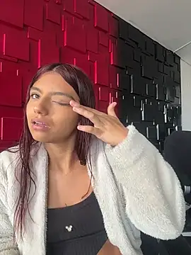 Snapshot of Emily-teen chatting on 02-03-26, 02:44 Emily-teen online show from 02-03-26, 02:44