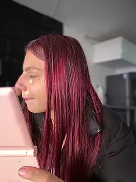 Snapshot of Emily-teen chatting on 02-07-26, 04:43 Emily-teen online show from 02-07-26, 04:43