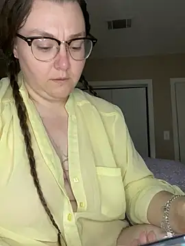 HTXBELLE online show from 03-20-25, 11:16