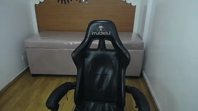 Snapshot of catalina25_t chatting on 10-04-25, 01:03 catalina25 t online show from 10-04-25, 01:03