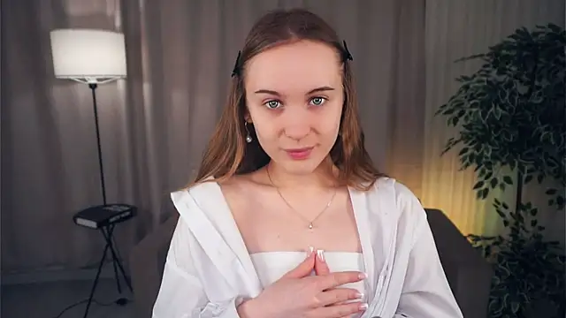 QuennaCoote online show from 03-18-25, 05:52