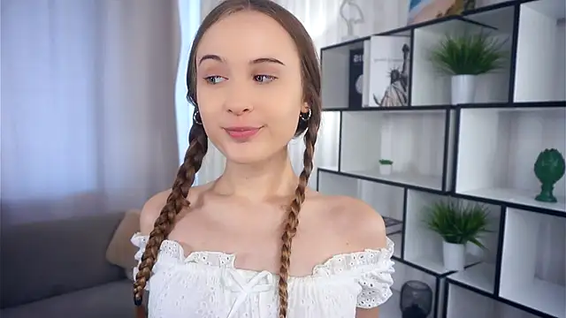 QuennaCoote online show from 09-17-25, 06:59