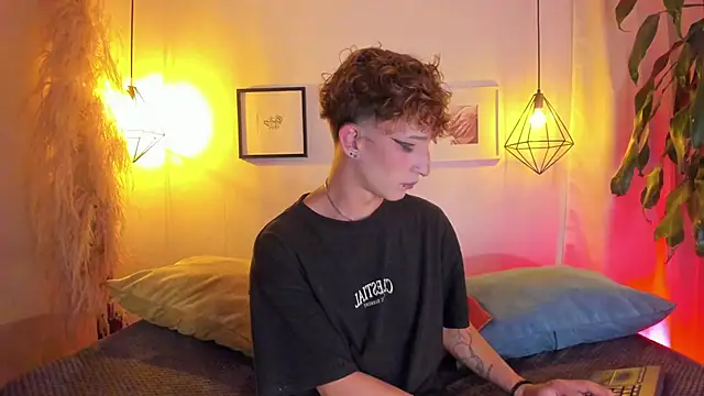 iiangel  online show from 10-10-25, 03:38