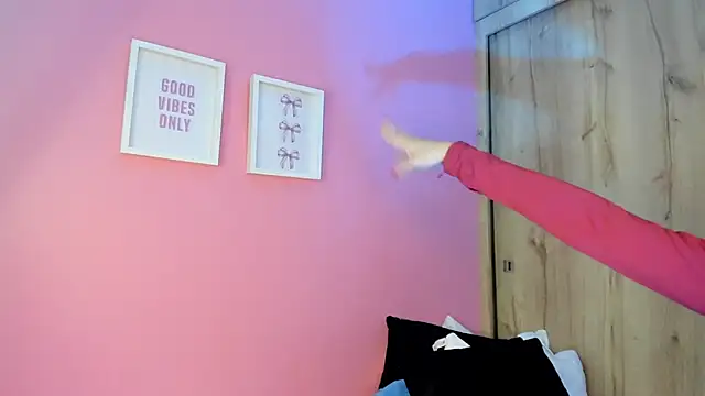 TANIA 06 online show from 04-18-26, 07:07