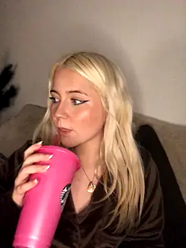 Blondie Sofia Essexbabe online show from 12-17-25, 11:33