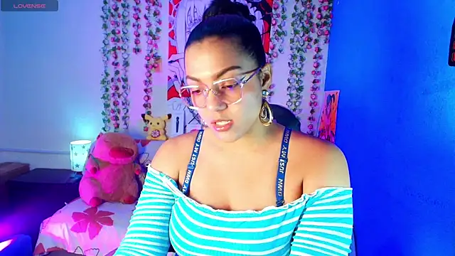 Snapshot of Vicky_Miller_05 chatting on 05-15-26, 07:21 Vicky Miller 05 online show from 05-15-26, 07:21