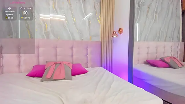 Snapshot of SalomeeHills chatting on 03-20-25, 05:04 SalomeeHills online show from 03-20-25, 05:04