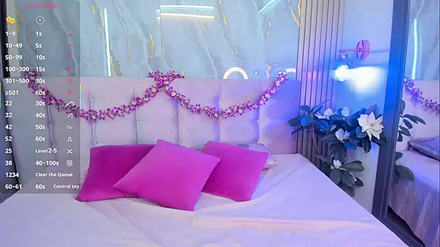 Snapshot of SalomeeHills chatting on 02-21-26, 06:31 SalomeeHills online show from 02-21-26, 06:31