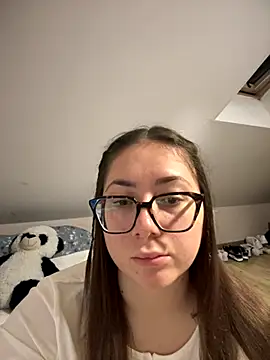 May Alisa online show from 10-10-25, 05:23