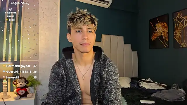 Allex Cano online show from 03-17-25, 05:49