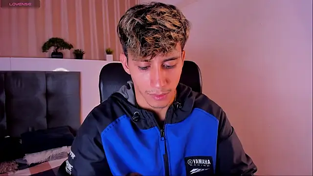 Allex Cano online show from 03-18-25, 12:03