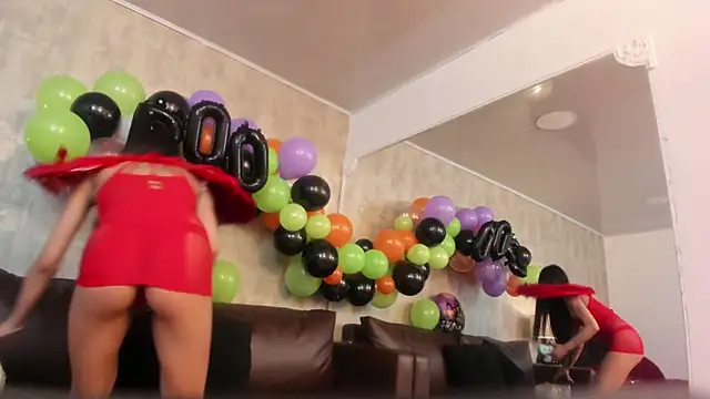 NahomyCarther online show from 10-30-25, 04:03