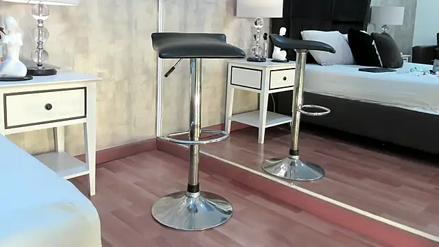 NahomyCarther online show from 01-18-26, 04:27