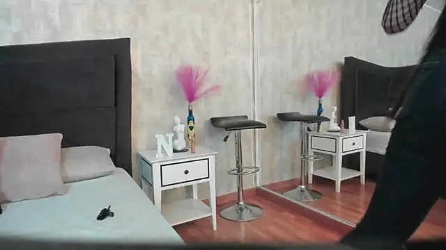 NahomyCarther online show from 04-20-26, 11:28