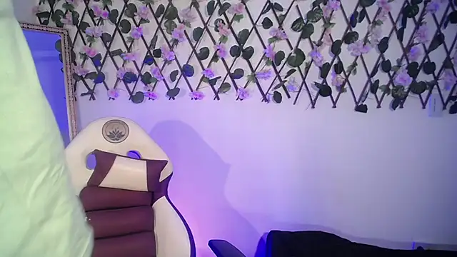 Snapshot of aron_and_paula chatting on 03-22-25, 03:09 aron and paula online show from 03-22-25, 03:09