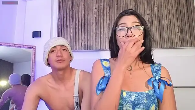 Snapshot of aron_and_paula chatting on 09-23-25, 05:10 aron and paula online show from 09-23-25, 05:10