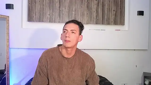 Snapshot of aron_and_paula chatting on 11-11-25, 04:34 aron and paula online show from 11-11-25, 04:34