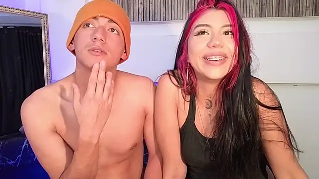 Snapshot of aron_and_paula chatting on 12-16-25, 04:17 aron and paula online show from 12-16-25, 04:17