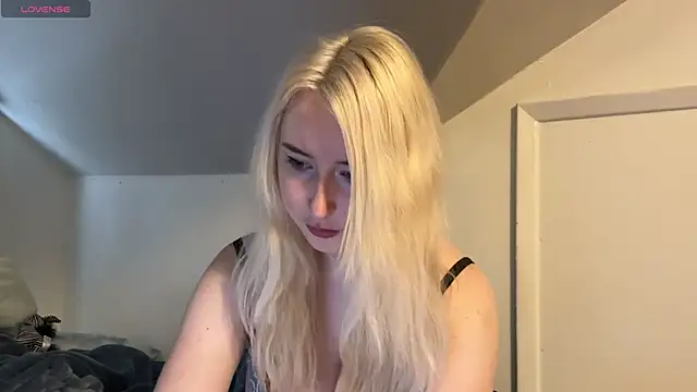 Snapshot of ashisscene chatting on 11-15-25, 09:32 ashisscene online show from 11-15-25, 09:32