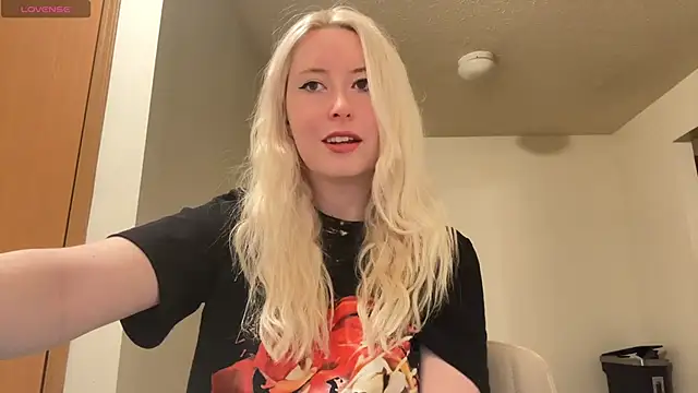 Snapshot of ashisscene chatting on 01-09-26, 11:57 ashisscene online show from 01-09-26, 11:57