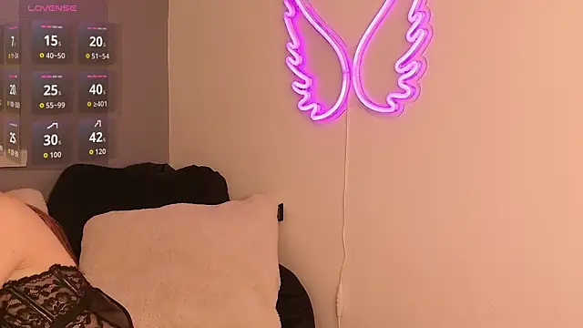 Snapshot of FrancescaFerra chatting on 11-30-25, 07:29 FrancescaFerra online show from 11-30-25, 07:29