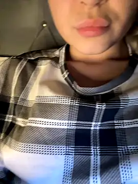 laraaaaaa online show from 12-04-25, 03:27