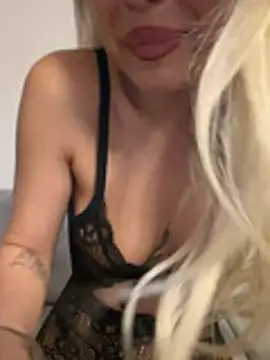 Snapshot of laraaaaaa chatting on 06-15-26, 07:49 laraaaaaa online show from 06-15-26, 07:49