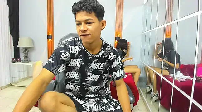 leslieanddrako online show from 03-04-25, 10:38