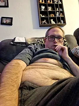 Snapshot of Smallone327 chatting on 10-04-25, 06:44 Smallone327 online show from 10-04-25, 06:44