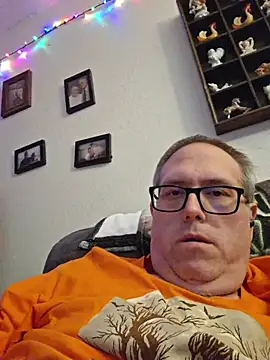 Snapshot of Smallone327 chatting on 10-04-25, 08:40 Smallone327 online show from 10-04-25, 08:40