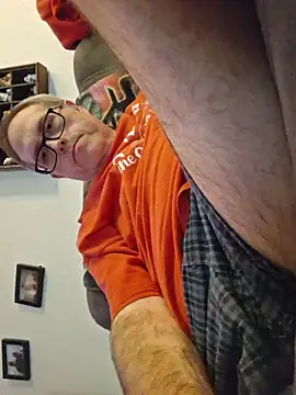 Snapshot of Smallone327 chatting on 11-09-25, 05:17 Smallone327 online show from 11-09-25, 05:17