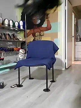 Queenanitadix online show from 11-18-25, 08:57