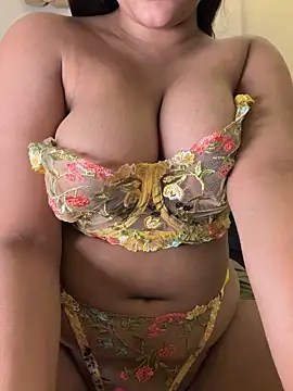 Snapshot of isha_sassy chatting on 03-21-26, 04:54 isha sassy online show from 03-21-26, 04:54