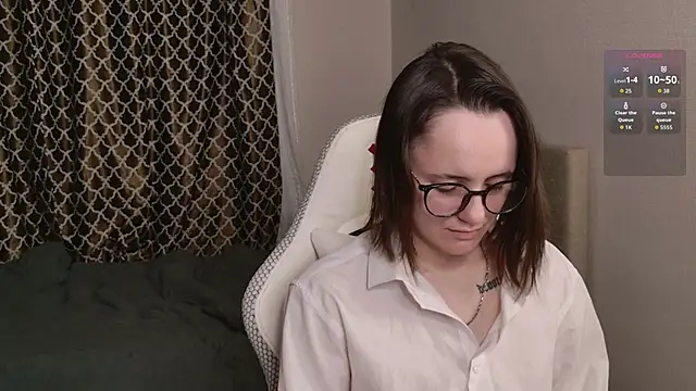 Luna Loveee online show from 10-05-25, 04:33