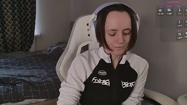 Luna Loveee online show from 04-09-26, 06:19