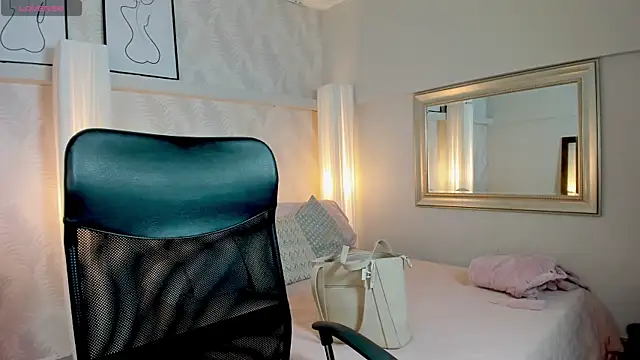 Snapshot of Lucia_Brown_ chatting on 11-12-25, 06:19 Lucia Brown online show from 11-12-25, 06:19