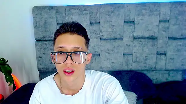 skinny bigcock02 online show from 02-21-25, 07:32