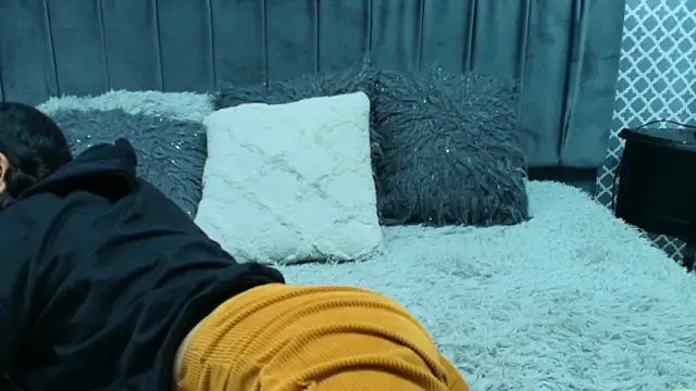 Cassie bloom online show from 10-15-25, 05:18