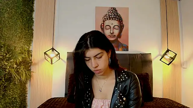 Snapshot of Cassie_bloom chatting on 01-05-26, 08:12 Cassie bloom online show from 01-05-26, 08:12