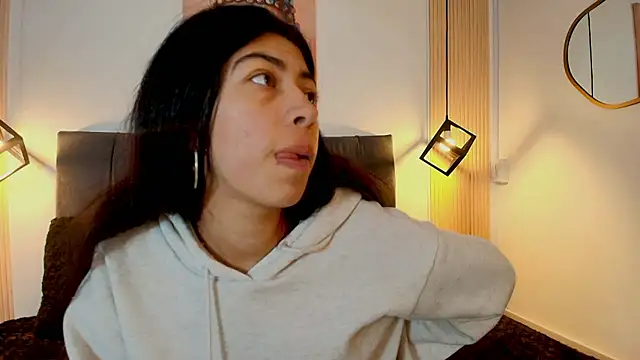 Snapshot of Cassie_bloom chatting on 01-08-26, 07:38 Cassie bloom online show from 01-08-26, 07:38