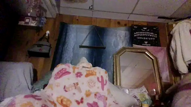 Snapshot of beautifulmee23 chatting on 02-21-25, 04:18 beautifulmee23 online show from 02-21-25, 04:18