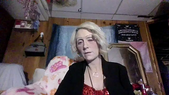 Snapshot of beautifulmee23 chatting on 02-22-25, 12:05 beautifulmee23 online show from 02-22-25, 12:05