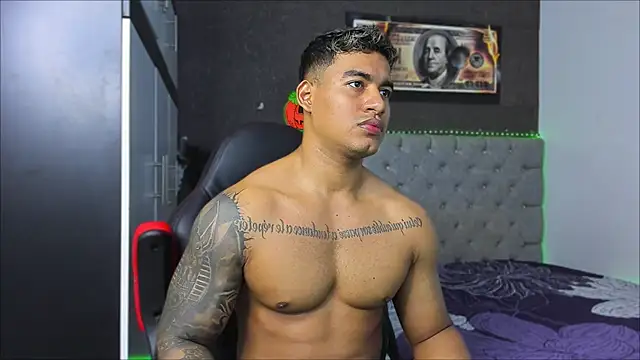 luigi hot  online show from 10-20-25, 05:35