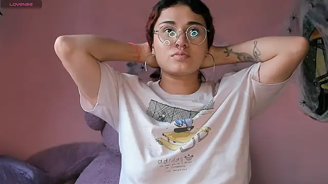 Maddy Jhonsson online show from 10-31-25, 06:42