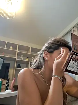 Bella Posh online show from 12-20-25, 06:31