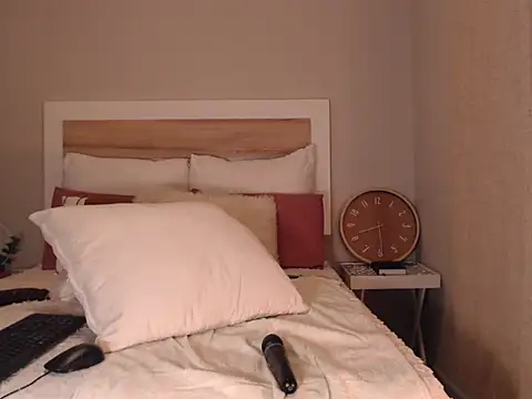 Bee Bella1 online show from 09-14-25, 06:29