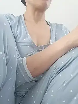 Snapshot of BUSE8821 chatting on 12-19-25, 01:07 BUSE8821 online show from 12-19-25, 01:07